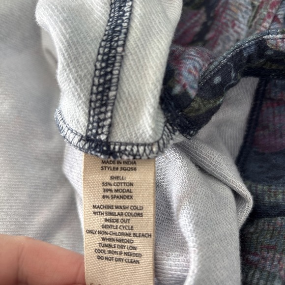 Soft Surroundings Womens Tunic Top Size 1X Dark Floral has pockets long sleeve - Picture 11 of 11